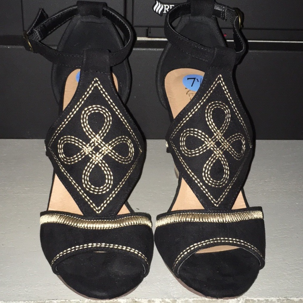 Women’s Restricted Wedge Sandal